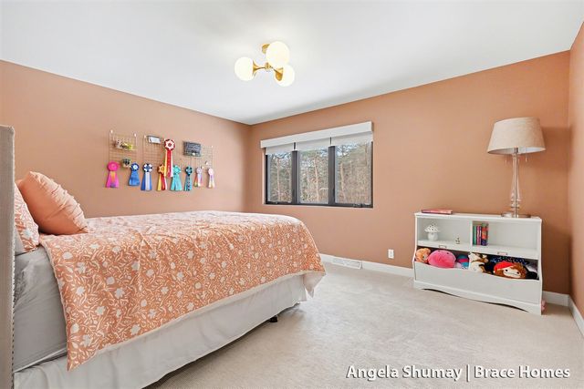 400 Greentree Lane, Ada, MI 49301