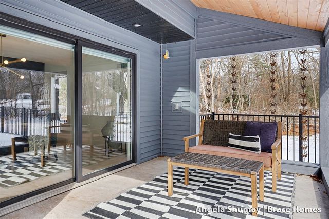 400 Greentree Lane, Ada, MI 49301