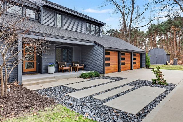 400 Greentree Lane, Ada, MI 49301