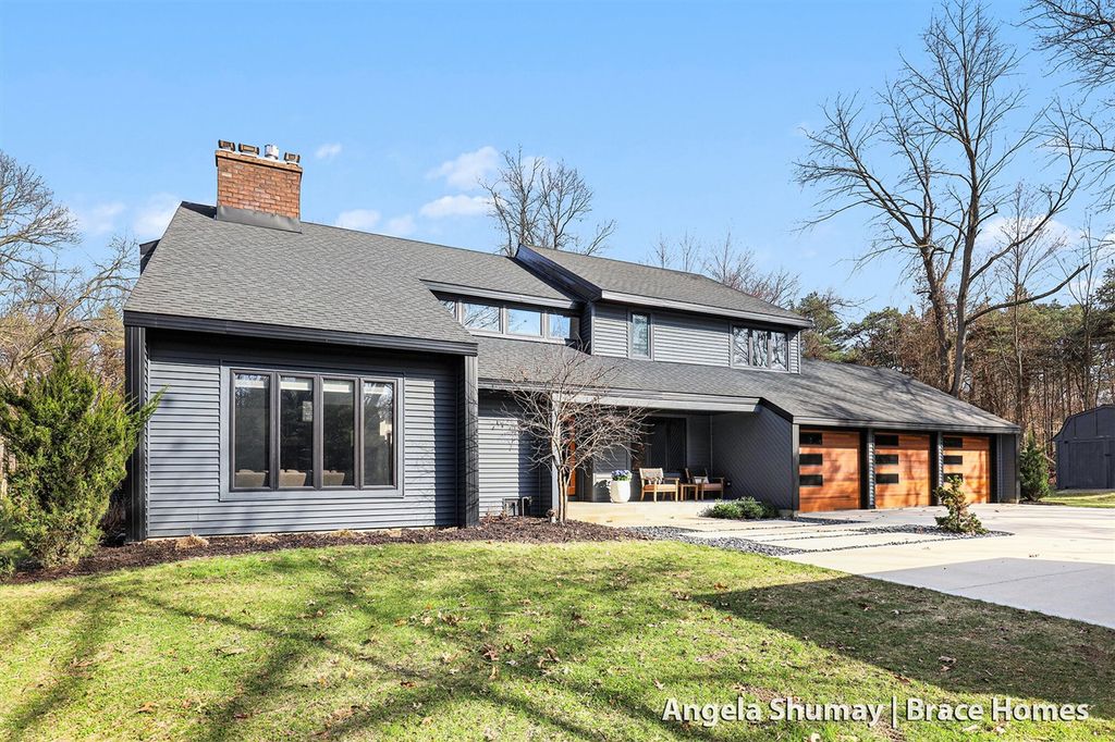 400 Greentree Lane, Ada, MI 49301