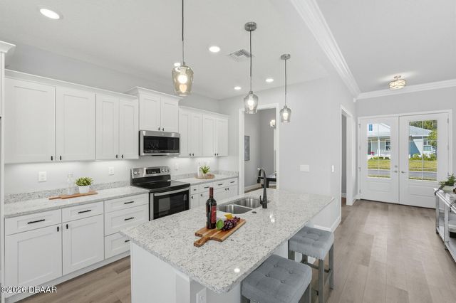 311 W Delaware Avenue, Lake Helen, FL 32744