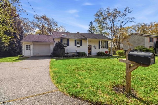 23 Hancock Dr, West Milford Twp., NJ 07480
