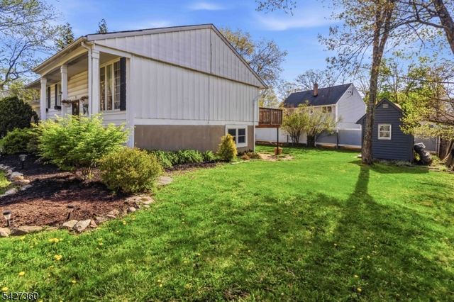 23 Hancock Dr, West Milford Twp., NJ 07480