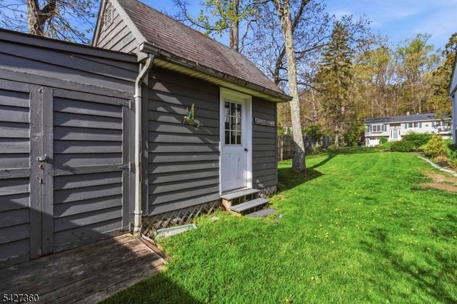 23 Hancock Dr, West Milford Twp., NJ 07480