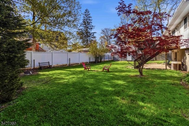 23 Hancock Dr, West Milford Twp., NJ 07480