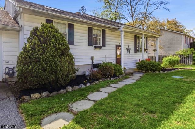 23 Hancock Dr, West Milford Twp., NJ 07480