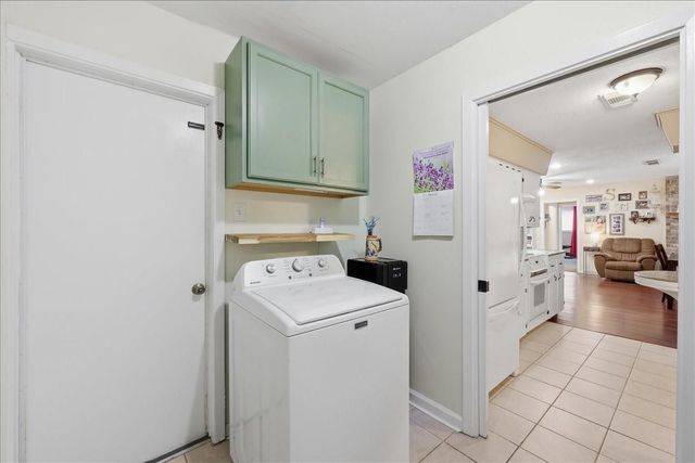 1833 W Decker Avenue, Orange, TX 77632