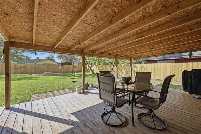 1833 W Decker Avenue, Orange, TX 77632