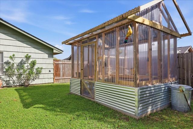 1833 W Decker Avenue, Orange, TX 77632