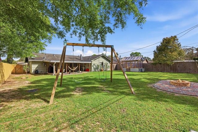 1833 W Decker Avenue, Orange, TX 77632