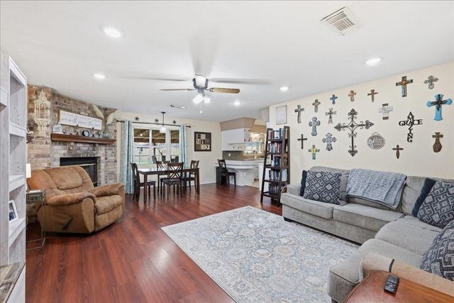 1833 W Decker Avenue, Orange, TX 77632