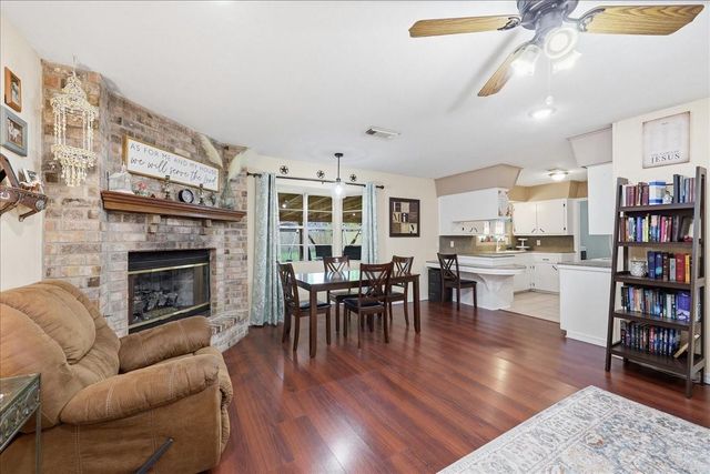 1833 W Decker Avenue, Orange, TX 77632