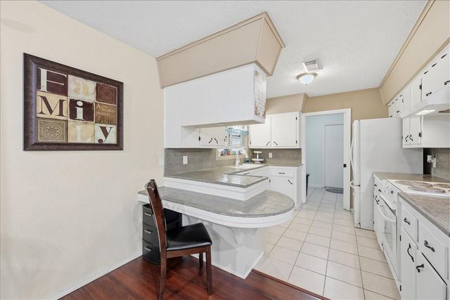 1833 W Decker Avenue, Orange, TX 77632