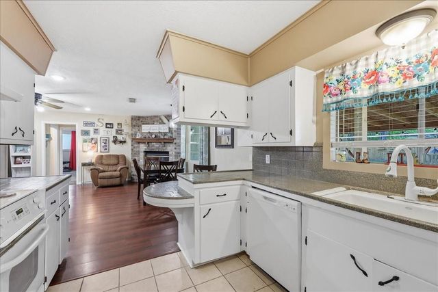 1833 W Decker Avenue, Orange, TX 77632