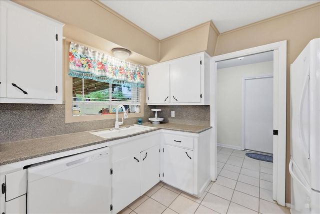 1833 W Decker Avenue, Orange, TX 77632