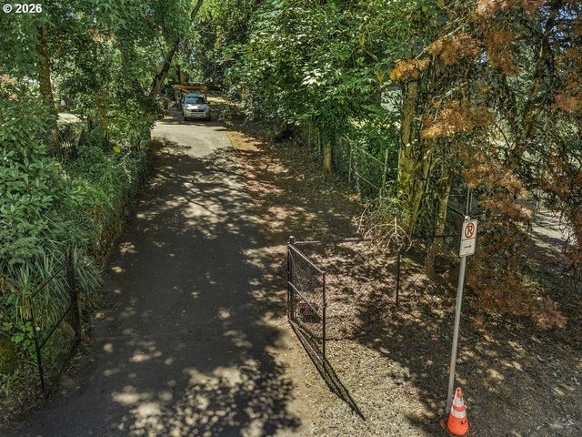 2 Ne KLICKITAT St, Portland, OR 97220
