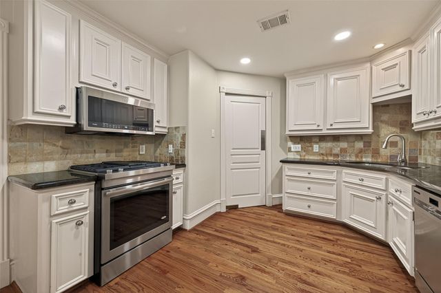 1337 Alexander Street, Houston, TX 77008