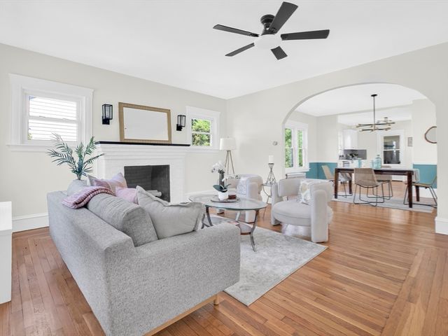 35 Brook St, Seekonk, MA 02771