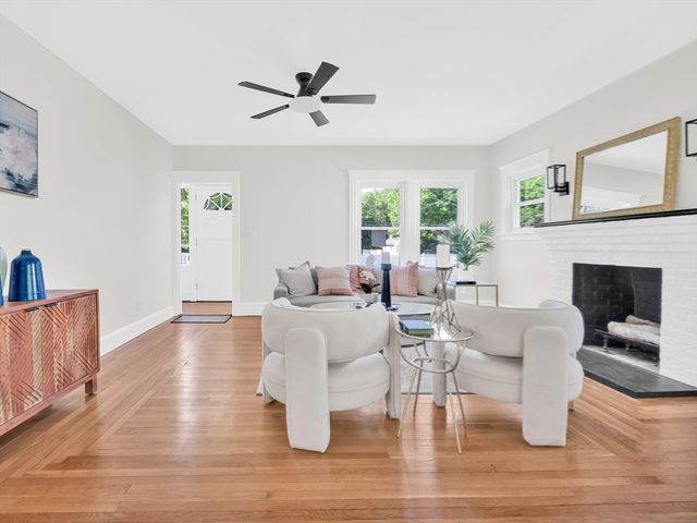 35 Brook St, Seekonk, MA 02771