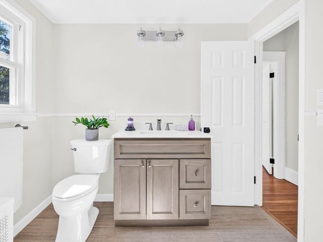 35 Brook St, Seekonk, MA 02771