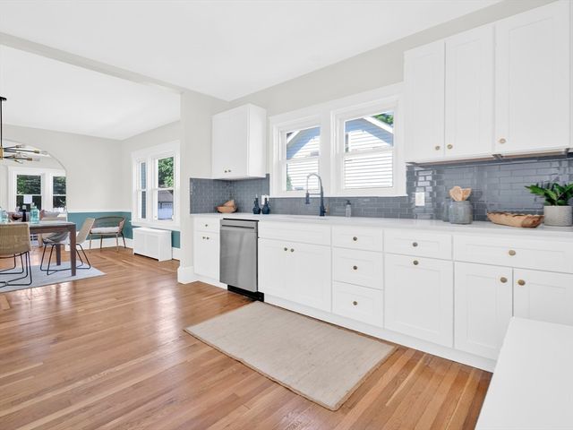 35 Brook St, Seekonk, MA 02771
