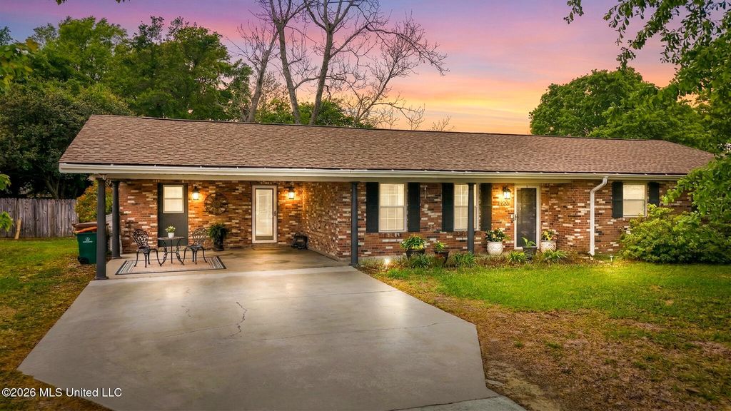 215 Lynwood Circle, Long Beach, MS 39560