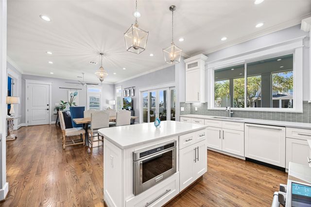 7 Mariner Pass, Galveston, TX 77554