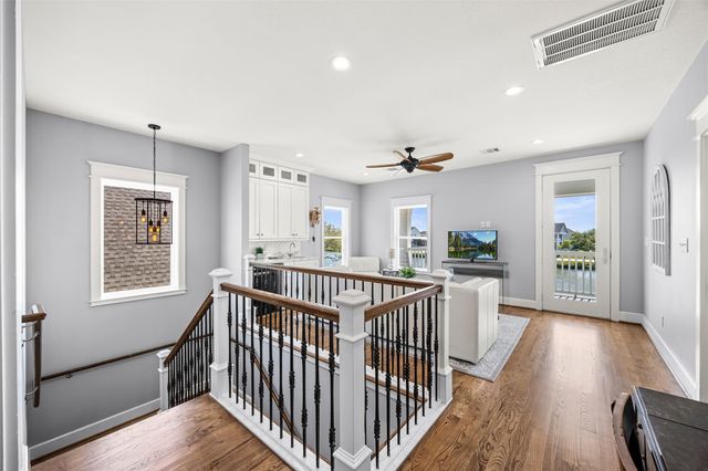 7 Mariner Pass, Galveston, TX 77554
