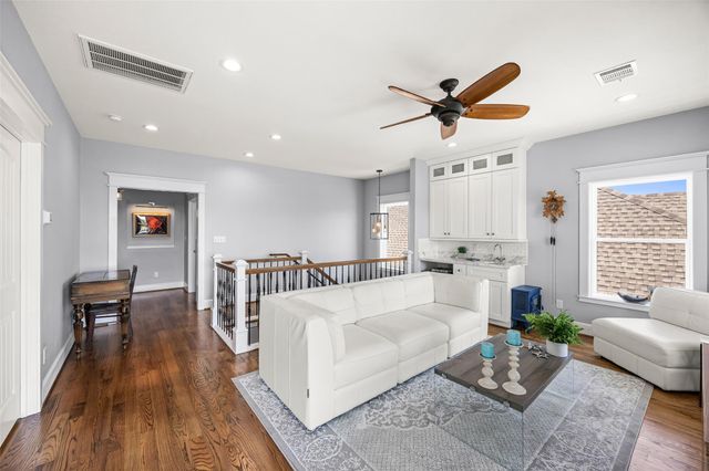 7 Mariner Pass, Galveston, TX 77554