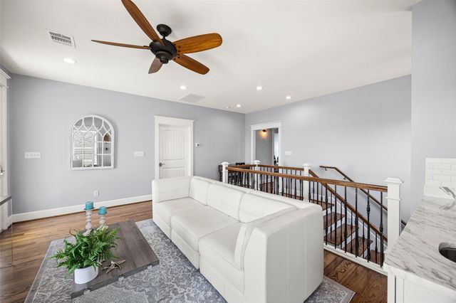 7 Mariner Pass, Galveston, TX 77554