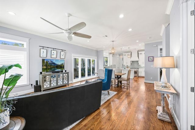 7 Mariner Pass, Galveston, TX 77554