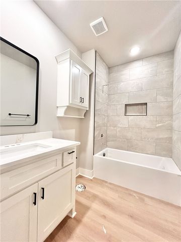 8 Naver Lane, Bella Vista, AR 72715