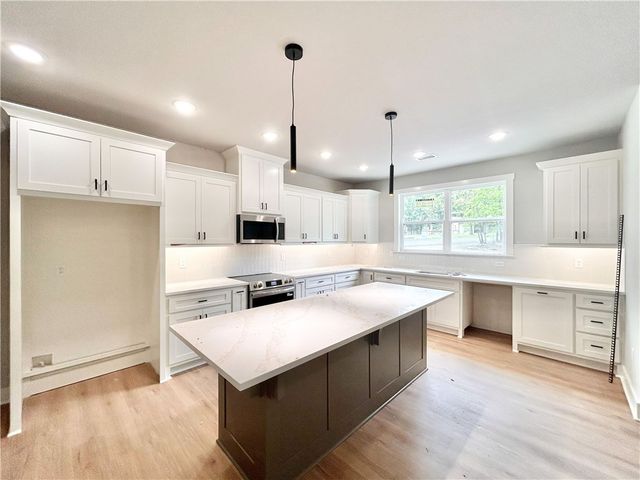 8 Naver Lane, Bella Vista, AR 72715