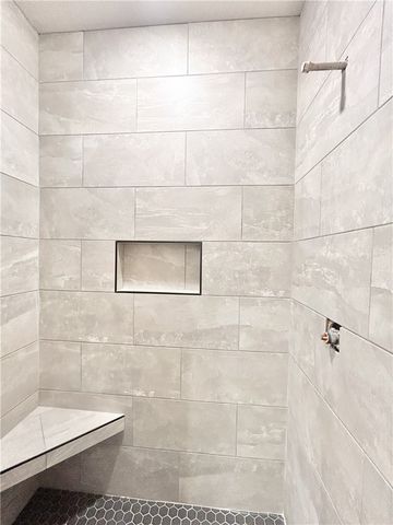 8 Naver Lane, Bella Vista, AR 72715