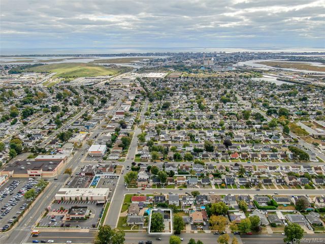 41 Weidner Avenue, Oceanside, NY 11572