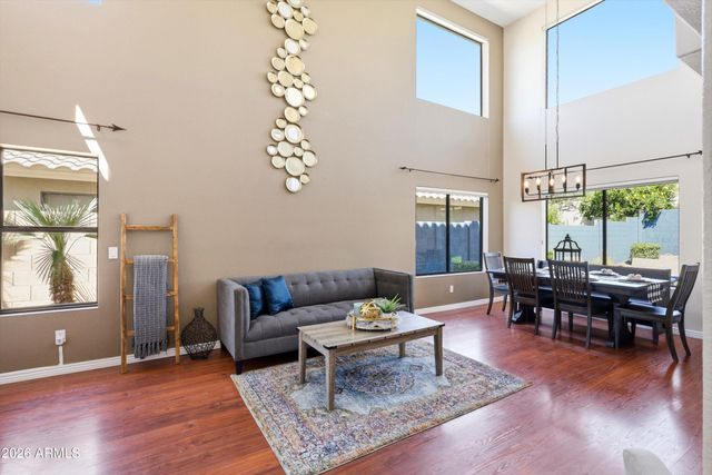 3326 E HONONEGH Drive, Phoenix, AZ 85050