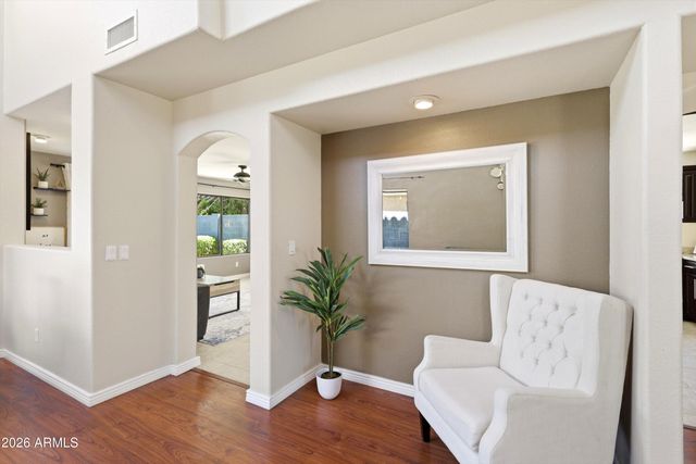 3326 E HONONEGH Drive, Phoenix, AZ 85050