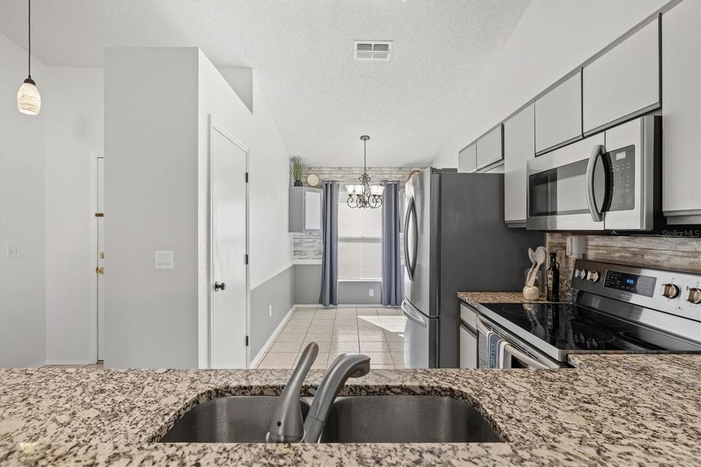 Image 11 of property listing at 11203 2ND AVENUE E, Bradenton, FL 34212