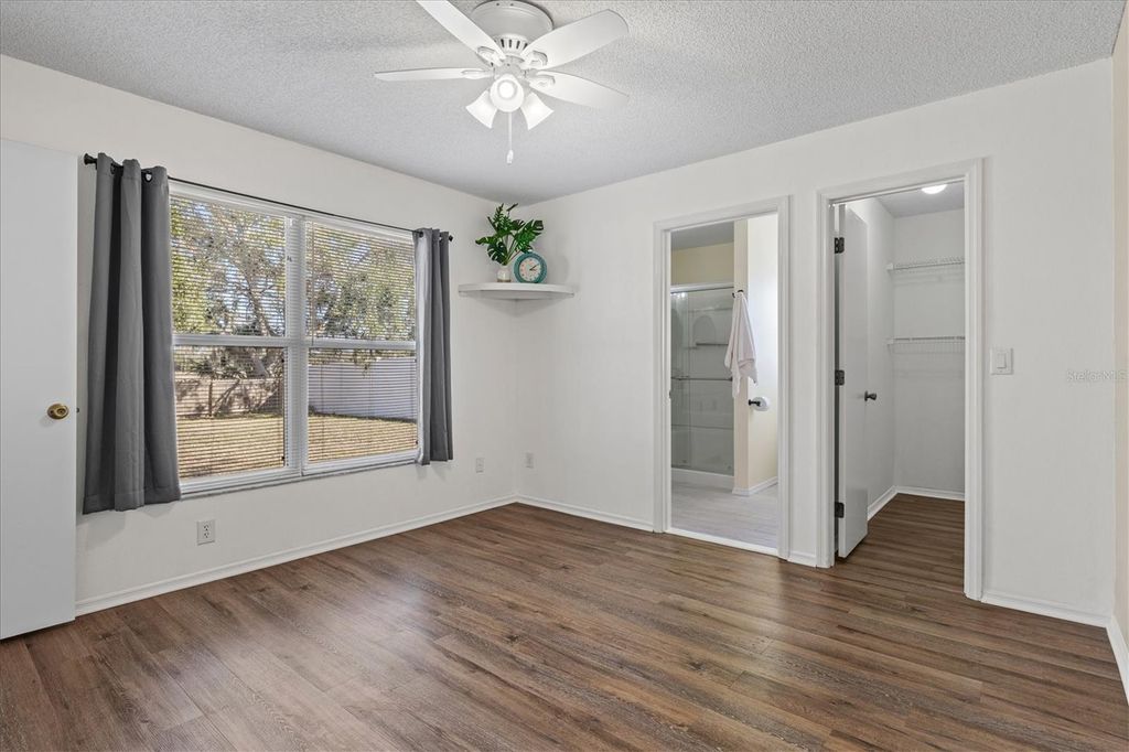 Image 20 of property listing at 11203 2ND AVENUE E, Bradenton, FL 34212