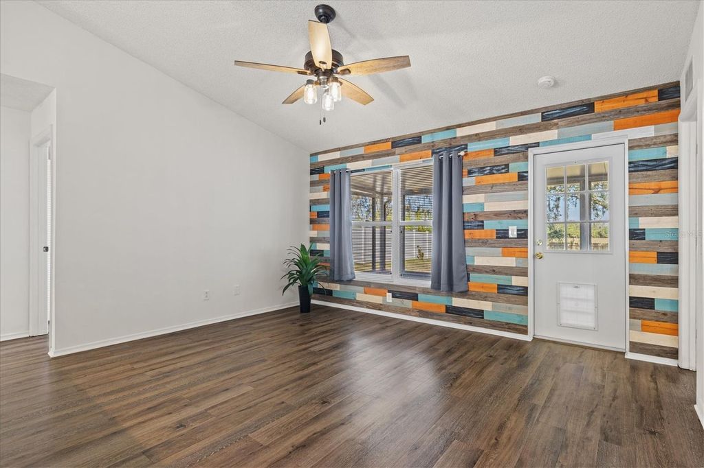 Image 4 of property listing at 11203 2ND AVENUE E, Bradenton, FL 34212