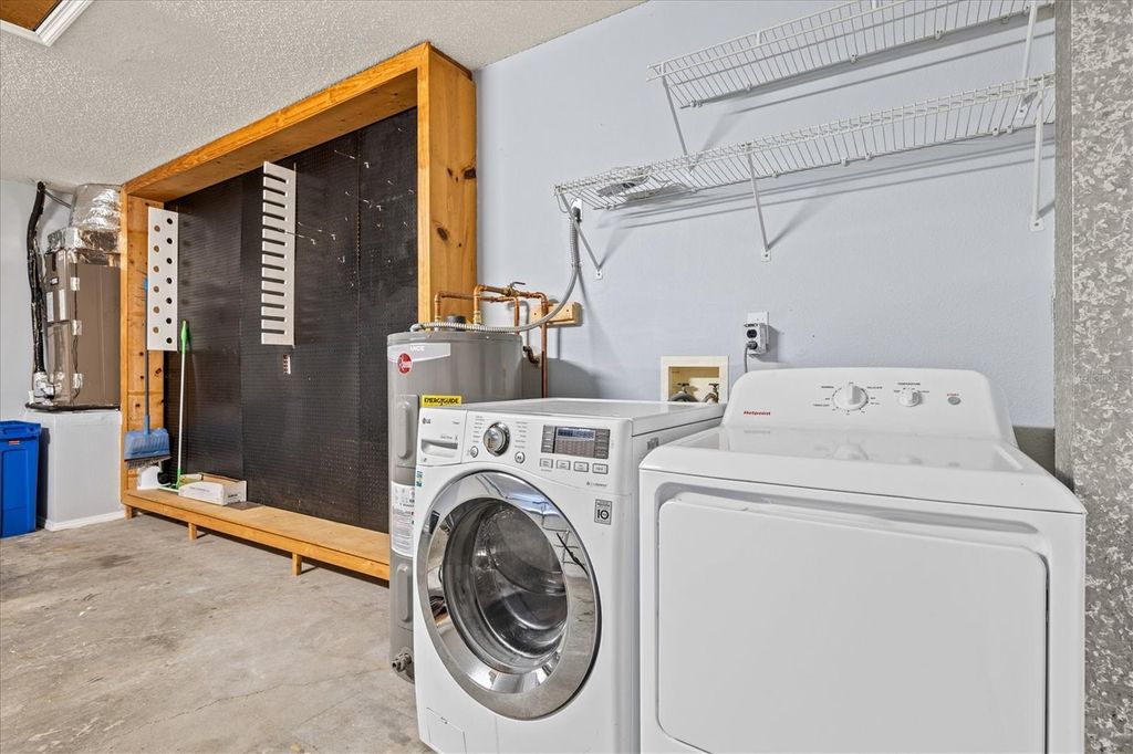 Image 31 of property listing at 11203 2ND AVENUE E, Bradenton, FL 34212