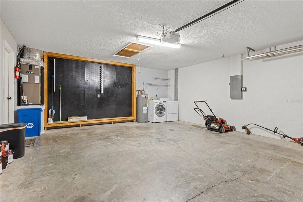 Image 32 of property listing at 11203 2ND AVENUE E, Bradenton, FL 34212