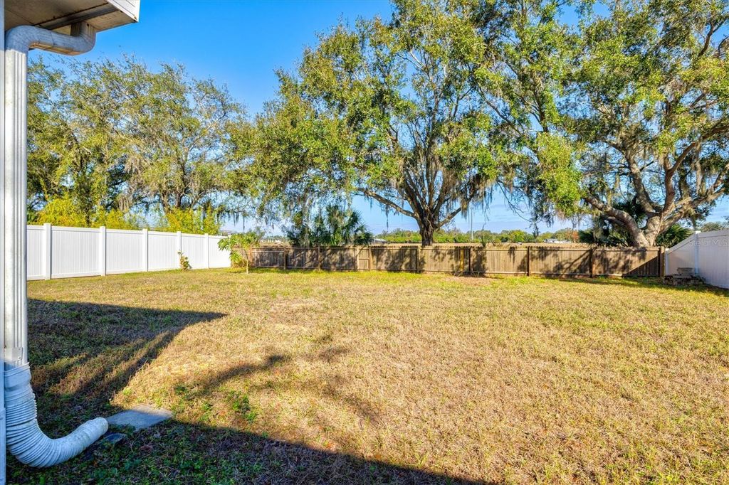 Image 36 of property listing at 11203 2ND AVENUE E, Bradenton, FL 34212