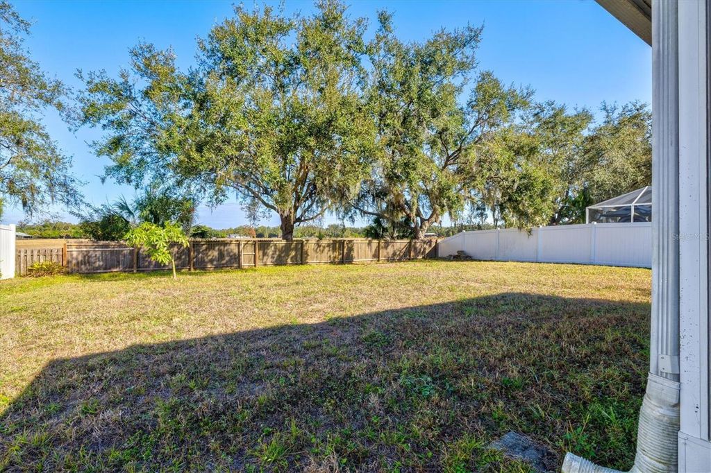 Image 41 of property listing at 11203 2ND AVENUE E, Bradenton, FL 34212