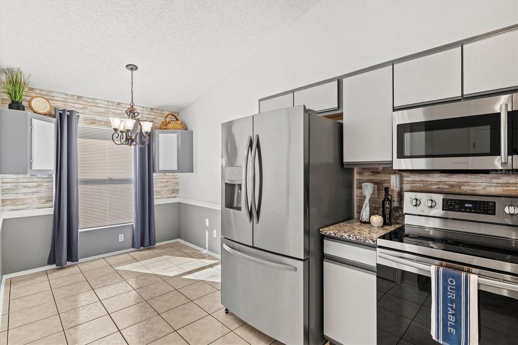 Image 9 of property listing at 11203 2ND AVENUE E, Bradenton, FL 34212