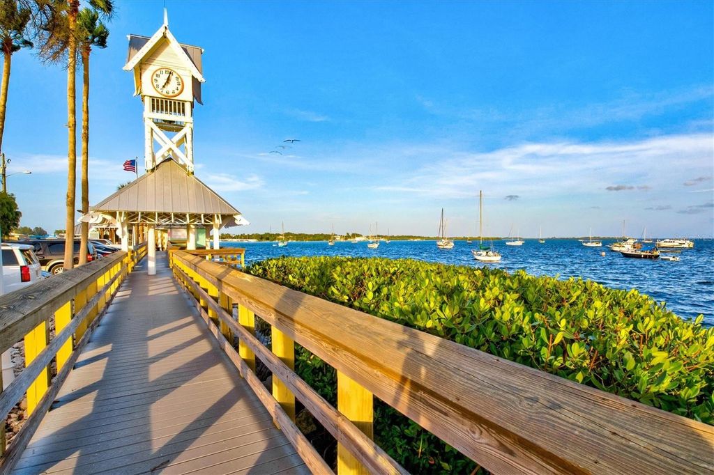 Image 81 of property listing at 11203 2ND AVENUE E, Bradenton, FL 34212