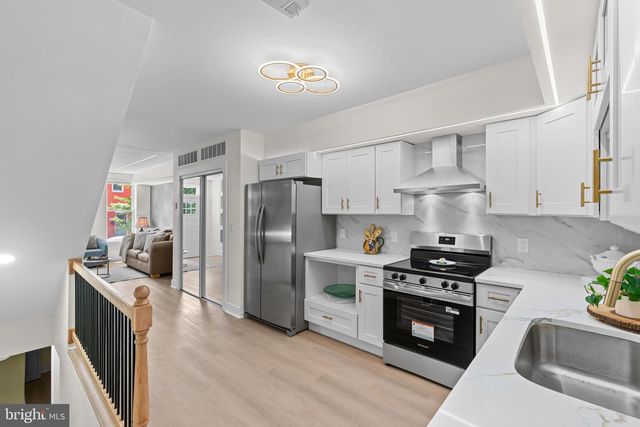 1008 E BIDDLE ST, Baltimore, MD 21202