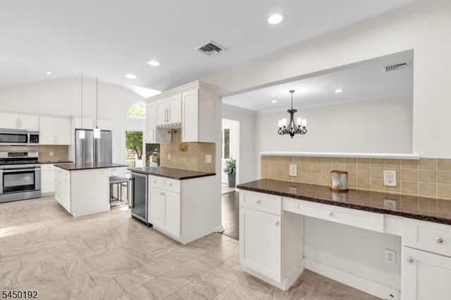 4 Boyd Ave, Fair Lawn Boro, NJ 07410