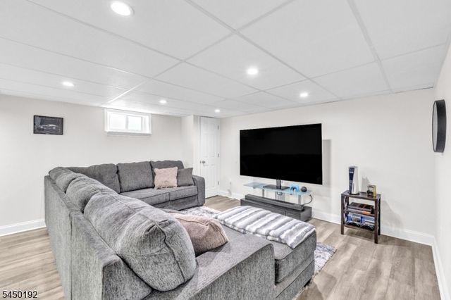 4 Boyd Ave, Fair Lawn Boro, NJ 07410
