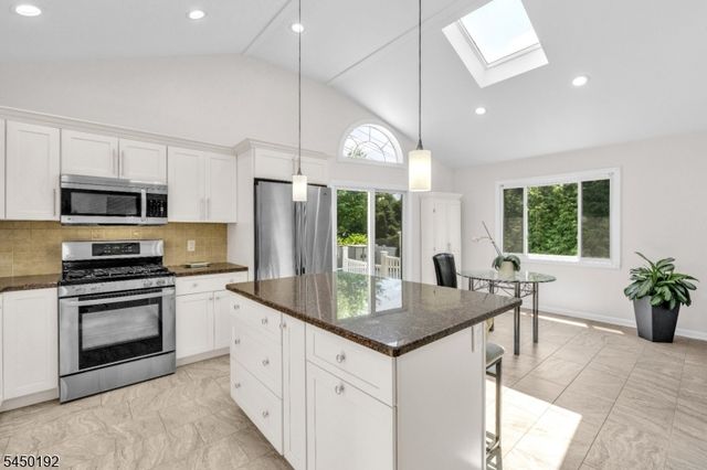 4 Boyd Ave, Fair Lawn Boro, NJ 07410